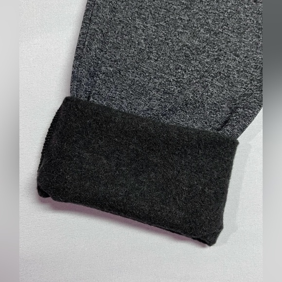 Lemon Fleece Lined Grey Leggings NWOT - Picture 3 of 3